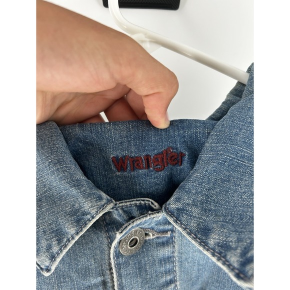 Wrangler Women's XL Blue Wash Vintage Denim Trucker Jacket Button Closure - Picture 2 of 10